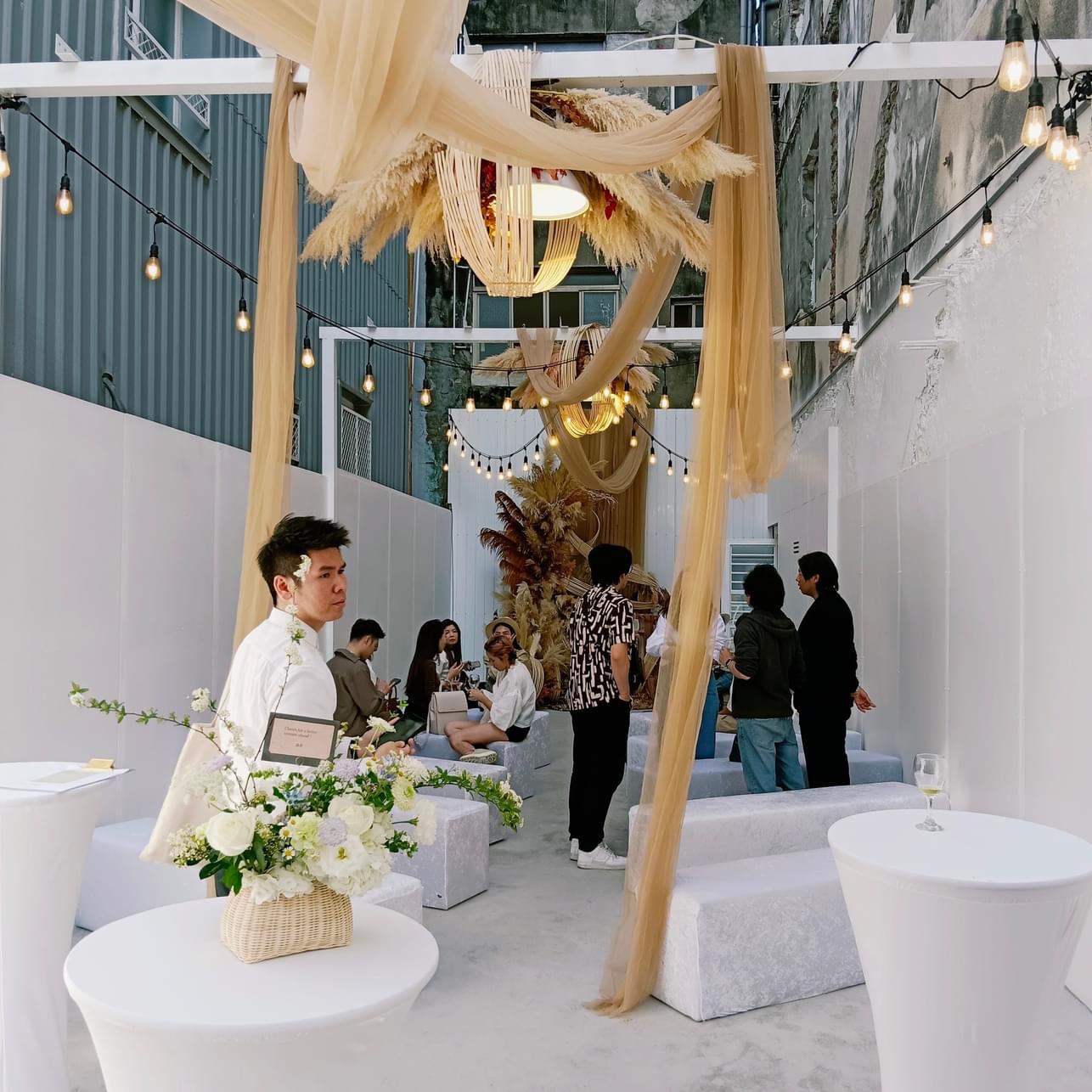 高雄鹽埕區戶外證婚場地 Ruins Bar 廢墟風輕婚禮佈置與花藝設計